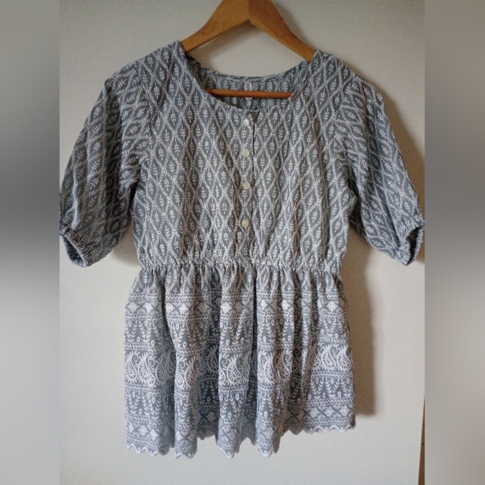 Gray & White Embroidered Peplum Style Top Size Medium